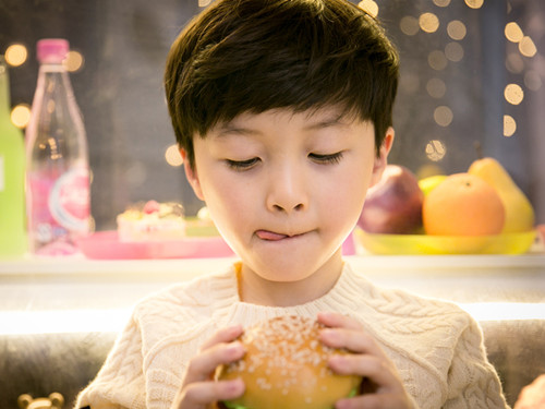 给姓艾的男孩起名