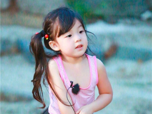 何姓诗词取名女孩