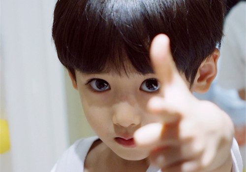 给姓艾的男孩起名