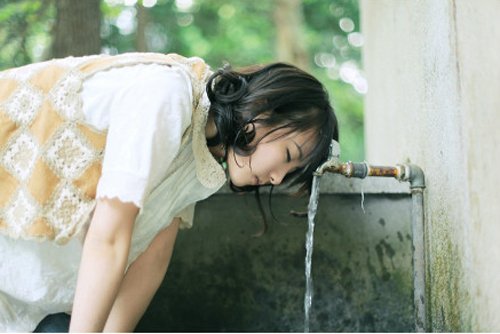 姓龙女孩取带火字名字