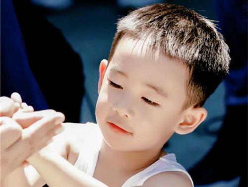 楚辞中带乙字的男孩名字