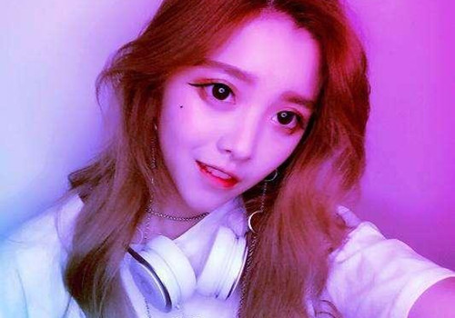 WX缺金女孩取名