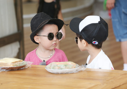 颜姓取有涵养的名字男孩