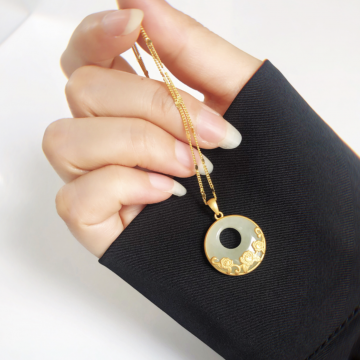 和田玉金镶玉石挂坠